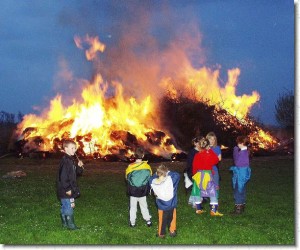 Osterfeuer Misselwarden 01.jpg